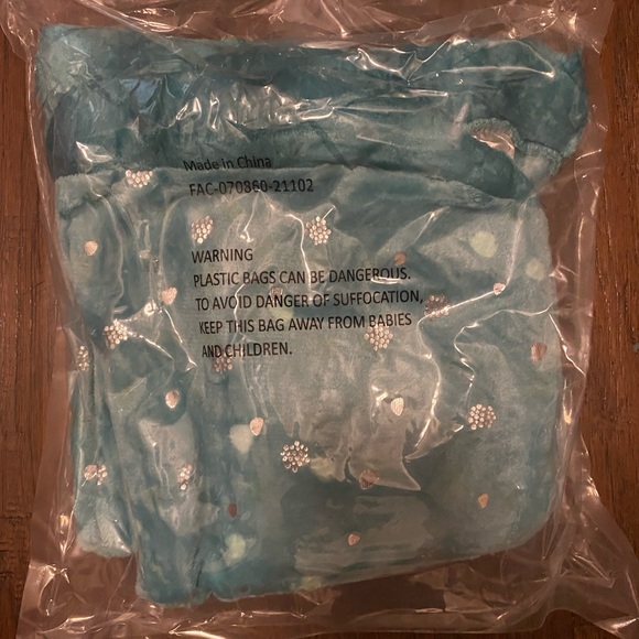 NIP Disney Movie Club Exclusive Mermaid Tail Blanket - Picture 3 of 3